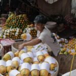 Pedagang Pasar Kramat Jati Mulai Beraktivitas di Lokasi Sementara