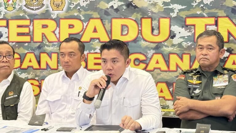 Peran Penting Seskab Teddy dalam Penanganan Bencana Sumatra