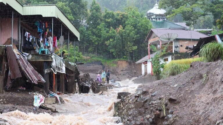 Banjir dan Longsor Sumatera: Akar Masalah di Pengelolaan Hutan Hulu